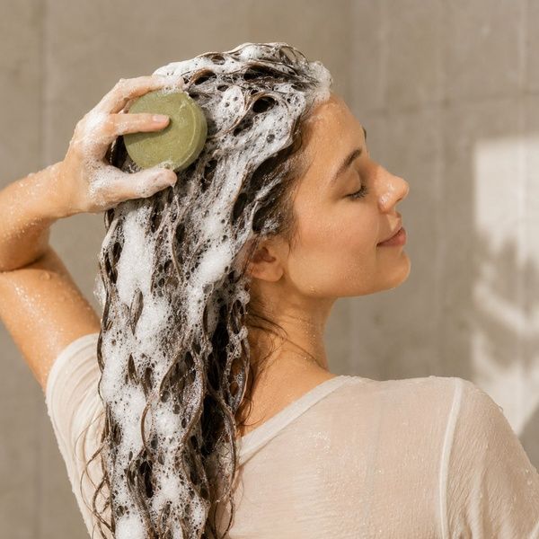 Використання твердого шампуню-кондиціонера NIM & TEA TREE SHAMPOO-CONDITIONER LaviNell